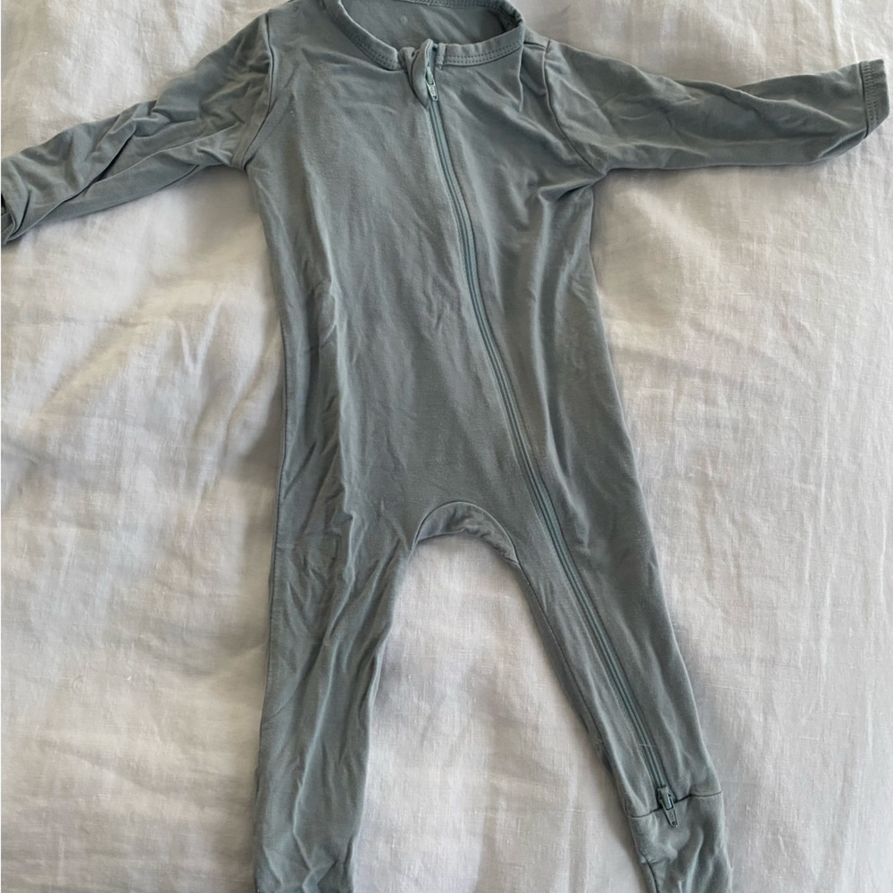 Kyte Baby footed zip-up 3-6mo light blue